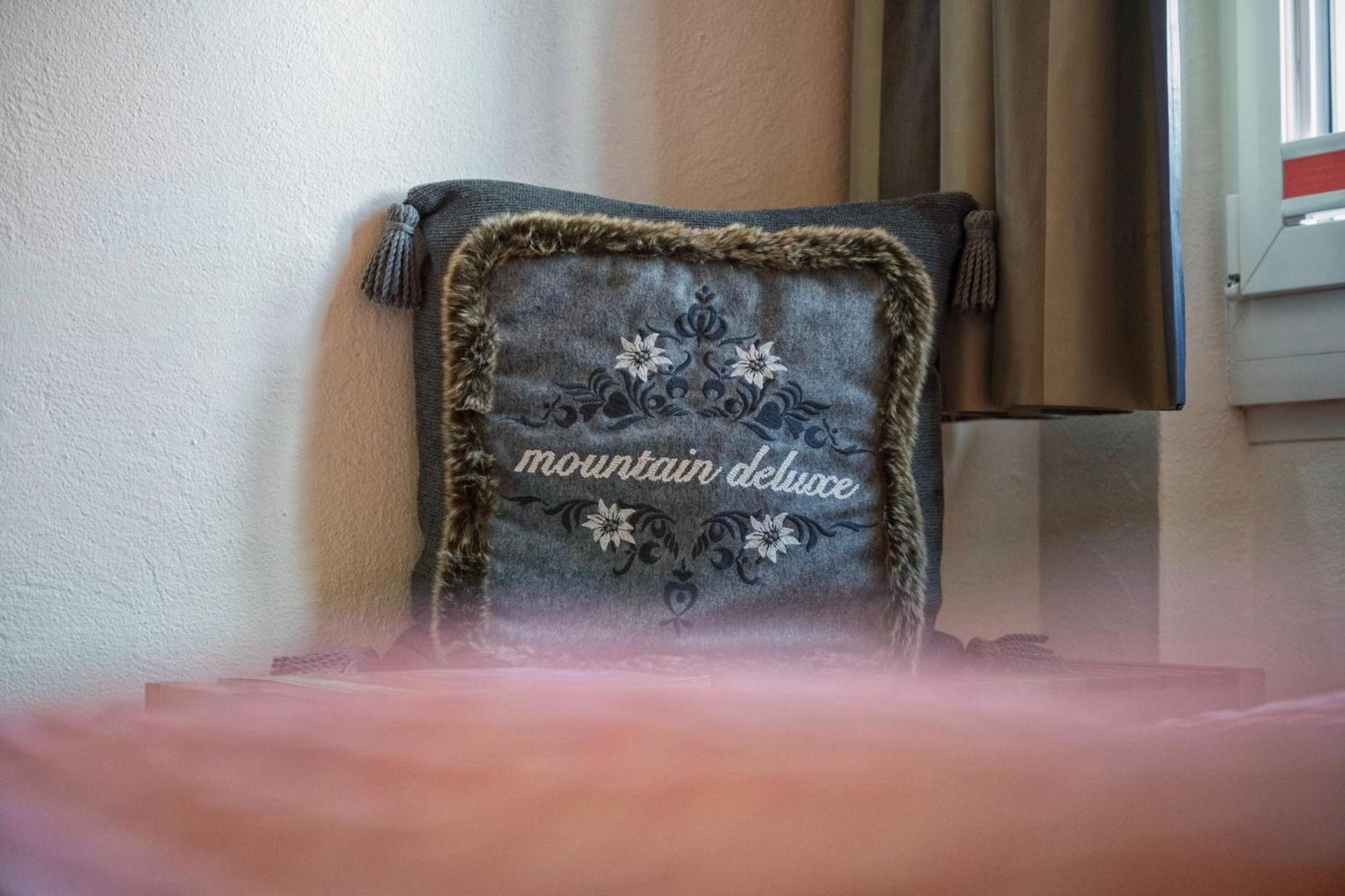 Apartamento Chasa Gisep Scuol Exterior foto